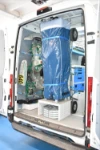 01_ Daily Iveco con parete sinistra attrezzata con cinghie per bloccaggio go kart