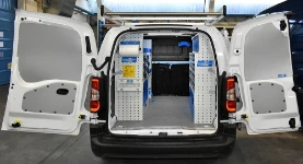 01_Doblò Fiat 2022 con allestimento su misura Syncro System su entrambi i lati 