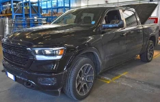 01_Il "monumentale" Dodge Ram all'interno dell'officina di allestimento Syncro