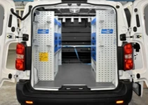 01_Jumpy con scaffalature cassetti ed accessori di bloccaggio
