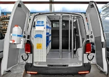 01_Volkswagen Transporter allestito da Syncro per infissi