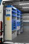 02_Allestimento lato sinistro Ducato con cassetti, ripiani e fermavaligie a terra
