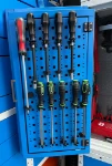 02_Pannello portautensili su porta armadietto per furgone Syncro 