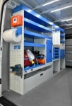 02_Parete sinistra Daily con compressore generatore scaffali e armadietto