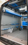 02_Parete sinistra di Sprinter con ganci e cinghie di bloccaggio e grondaia apicale