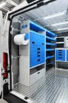 02_Parete sinistra Ducato con cassetti metallici e ripiani di scaffalatura