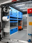 02_Parete sinistra Ducato con vasca inox per taniche e ripiani chiusi 