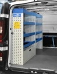 02_Parete sinistra NV300 con ripiani configurabili e vano a terra con antina