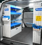 02_Parete sinistra VW Transporter con ripiani aperti, chiusi e fermavaligie