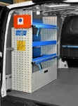 02_Vito con scaffali corredati di barre e cinghie a sgancio rapido
