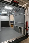 03_Parete destra di Ducato con rivestimento completo e mensola 