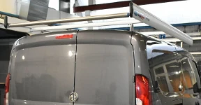 04_Portapacchi con rullo di caricamento e barre di contenimento Syncro System su Doblò