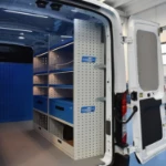 04_Scaffali e cassetti, vani con antina ribaltabile su Transit