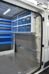 04_Syncro System allestisce Boxer con pensili trasparenti 
