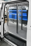 04_Visione laterale Transporter con barre fermacarico e rivestimenti per furgone Syncro