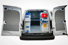 Allestimento con scaffali, rivestimenti e accessori per Mercedes Citan