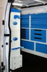 Allestimento Master visto attraverso la porta laterale