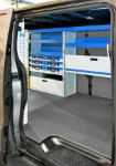 Allestimento NV300 visto attraverso porta laterale