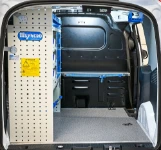 Allestimento Syncro su Courier per elettricista con arredo solo a sinistra