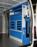 Modulo scaffalato Syncro Ultra nel NV250 con pannello portautensili e cassetti