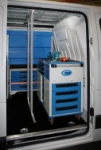Carrello mobile fissato su furgone arredato da Syncro per macchine lavorazione lamiera