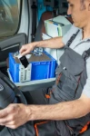 Il bloccaggio sulla seduta per mezzo della cintura di sicurezza