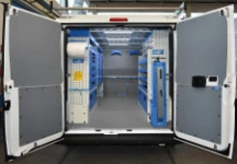 Rivestimento interno con pianale e pannellatura per NV250