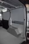 Lato destro NV300 con pianale copriruota e pannellature