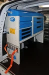 Lato sinistro allestimento Partner con cassetti e scaffali