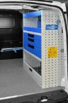 Modulo destro dell'allestimento Syncro Ultra nel NV250, con pannello portautensili e cassettiera