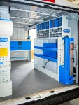 Movano L2 H1, parete destra con ripiani, contenitori trasparenti e portamorsa (2)