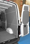 Rivestimento lato sinistro del Dokker con copriruota in alluminio mandorlato