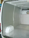 Modulo sinistro dell'allestimento Syncro Ultra nel NV250, con pannello portautensili e portarotoli