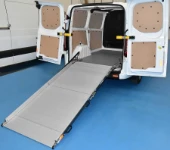 Pedana di carico aperta nel cassone del Custom