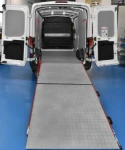 Pedana di carico aperta nel cassone del Transit a Verona