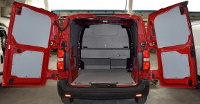Pianale in legno gommato e rivestimenti per Toyota ProAce