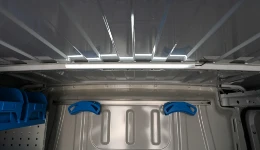 Plafoniera LED a basso consumo per furgoni accesa