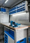 Plafoniera LED montata sopra il banco da lavoro