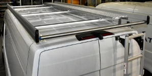 Portatutto per Crafter con passerella sopra il tetto e scaletta posteriore