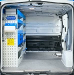 Renault Trafic L1 H1 per elettricista con arredo Syncro sulla parete