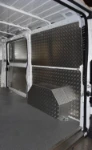 Modulo destro dell'allestimento Syncro Ultra nel NV250, con pannello portautensili e cassettiera