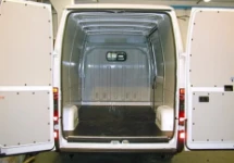 Rivestimento interno con pianale e pannellatura per NV250