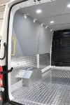 Rivestimento delle pareti e del pavimento in alluminio nel vano di carico del MAN TGE