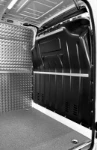 Rivestimento in alluminio mandorlato e pianale in legno per Movano 