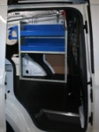 Scaffale sul lato sinistro del Courier
