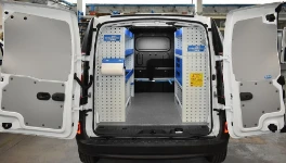 Vista d'insieme dell'allestimento Syncro Ultra nel vano di carico del NV250
